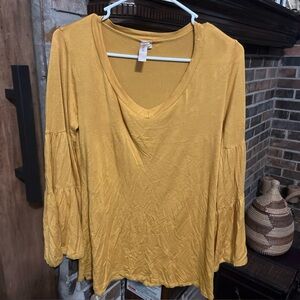 Gold size Medium pullover